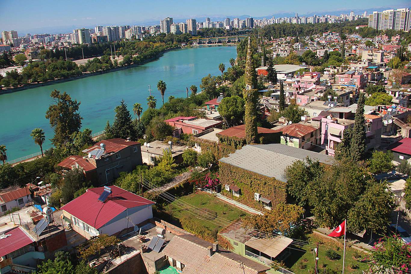 Adana’nın botanik bahçesi ''Yeşil Camii'' Adana’nın botanik bahçesi ''Yeşil Camii''